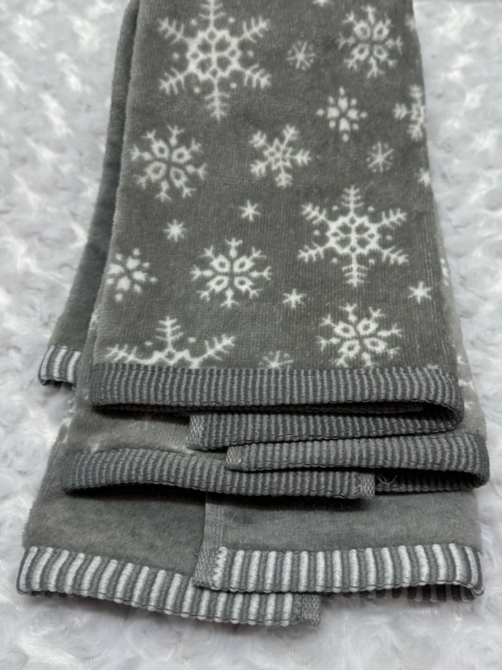 Wondershop Target Winter Wonderland 2 Pack Gray Hand Towels Snowflake Pattern